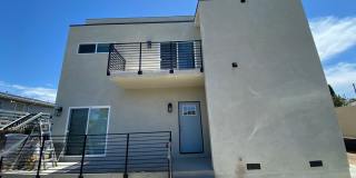 Private Entry & Yard Gallery 1
