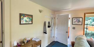Available Nov 1st / Furnished / 1-Car Garage / 1 Dog on Approval Gallery 10