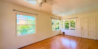 Bright & Beautiful Updated 1-Bedroom Upstairs Home Near the Beach & Sunset Cliffs Gallery 1