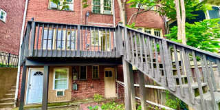 Spacious 6 bedroom 3.5 bath Tudor Townhouse w/Deck close to Georgetown University & Hospital Gallery 61