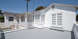 2 Bed 1 Bath Home in Manhattan Beach Hill Section Gallery 1
