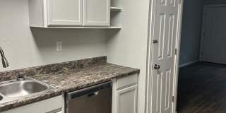 Great Home Located in the Lawton Heights Area! Pets Negotiable with Owner Approval! Gallery 7