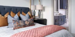 The Hadley Gallery 14