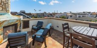 Newport Beach Balboa Peninsula Beach House with Rooftop Deck | Weekly & 30+ Night Stays Gallery 23