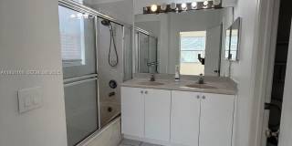 2221 NE 37th Ter Gallery 8