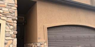 Cozy 3 bedroom 2.5 Bathroom Townhome Gallery 1