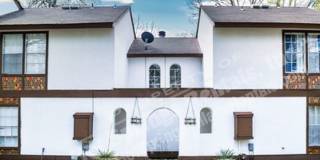 Two-Level Townhome in DeSoto Courts Gallery 1