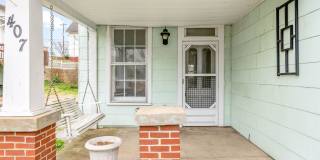 Cozy 2 Bedroom Downtown Home Available! Gallery 4