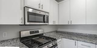 Pet friendly 3 Bedroom Townhome in Washington! Gallery 24