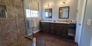 Modern 4 Bedroom 5 Bath Townhome - With Lots of Natural Light and Great Views! Gallery 31