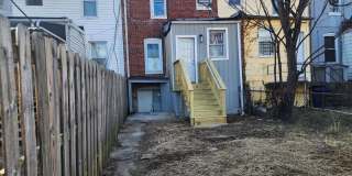 Charming 2 Bedroom Home with Backyard & In-Unit Washer/Dryer Gallery 12