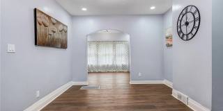 405 W Ferry Gallery 8