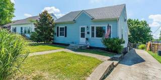 Lovely Vintage 4 BR Home Near Castlewood Park! Off-Street Parking, Fenced Yard, Dogs Ok! Gallery 1