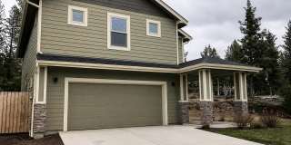 Spacious 3 Bedroom + Bonus Room Near the Old Mill District Gallery 1