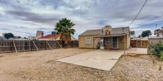Modern 2 Bedroom House With A Huge Backyard! Gallery 27