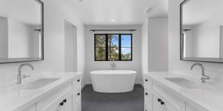 Modern Coastal Lease in Top of the World Gallery 40