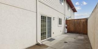 Spacious Sun-filled 3 bed 2.5 Bath Townhouse Gallery 36