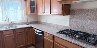 Charming 3BR / 2BA house in Altadena, located on a spacious corner lot in West Altadena. Gallery 10