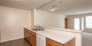 Walk to UC & UC Medical | 1BR/2BR Apartments Gallery 72