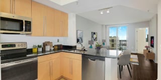 Spinnaker Bay at Harbor East Gallery 1