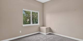 Updated 3BD/3BA Townhome: Quartz Counters, Full Basement Suite/Home Theater, Central A/C Gallery 10