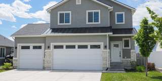 4 Bedroom, 2.5 bathroom Eagle Mountain Home Gallery 1