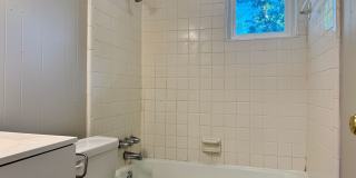 Cozy Duplex Unit Available NOW! Gallery 11