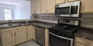 Single Family Home 2 beds 1  Full bath and 1 Half bath Available Now! Gallery 3