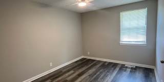 2 Bedroom/ 1 Bathroom Duplex in Hermitage Gallery 7