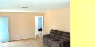 Comfortable 3BD/1BA Home in Bakersfield's 93304 — Gardener Included & Pets Welcome! Gallery 4