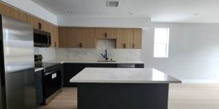 Spacious 4BR Duplex in North Hollywood Gallery 5