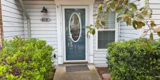 LYNBROOK LANDING - Three Bedroom Townhome With Pool LYNBROOK LANDING - Three Bedroom Townhome With Pool Gallery 1