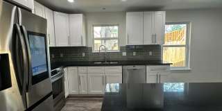 AVAILABLE: Updated 4 BR / 2 BA in Prime South Austin Location Gallery 9