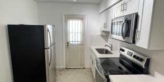 SPACIOUS UPGRADED TWO-BED ONE-BATH UNIT LOCATED IN THE HEART OF LITTLE HAVANA. THE BUILDING HAS A WASHER AND DRYER ON SITE Gallery 3
