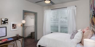 Yugo Greenville Uptown - Student Housing Gallery 12