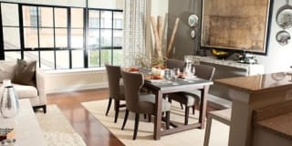 600 on Broad Gallery 10