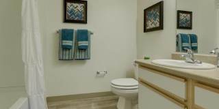 Sunfield Lakes Apartments Gallery 28