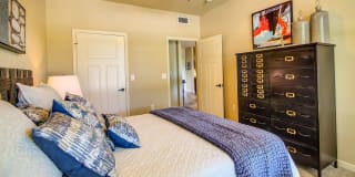 Old Hickory Square Gallery 14