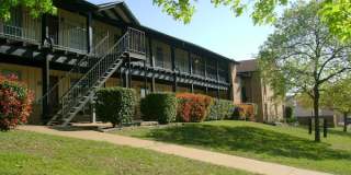 Premier Gardens Apt. Gallery 1