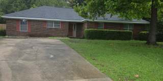 Beautiful very spacious 4 Bed/2 Bath Gallery 1