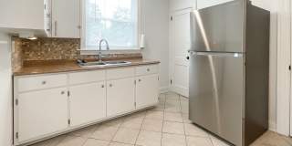 Bright & Spacious 2BR Unit w/ Bay Windows! Gallery 9