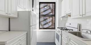 2586 Broadway Gallery 4