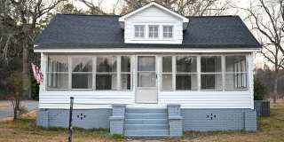 Charming 2BR / 2BA Home with Front Porch & Large Private Yard Gallery 1