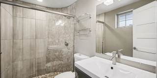 Stunning Luxury Home in Sunnyside **Move-In Special** Gallery 20