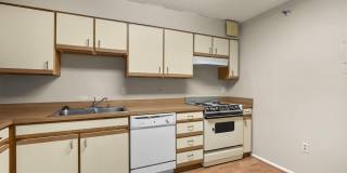 15101 INTERLACHEN Drive Gallery 8