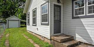 Beautifully Updated 2/2 Cottage - Available now! Gallery 21