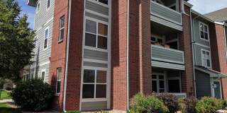 Beautiful Ground Floor Condo, Steps From Light Rail - Close to Fitzsimmons/DIA Gallery 1