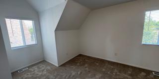Fully Renovated 3 Bed 2.5 Bath Townhome w/ 1 Car Garage & Yard! Gallery 37
