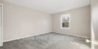 1006 Barclay Square Gallery 19