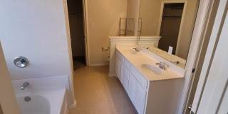 Clean North East Home - O'Conner & IH35 Gallery 19